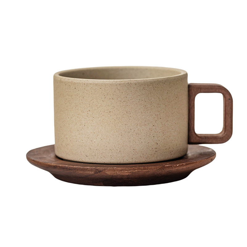 Keramiktasse mit Holzgriff